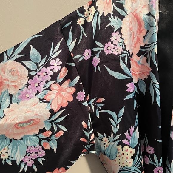 Vintage Victoria's Secret Floral Satin Kimono Robe Gold Label - Picture 4 of 8